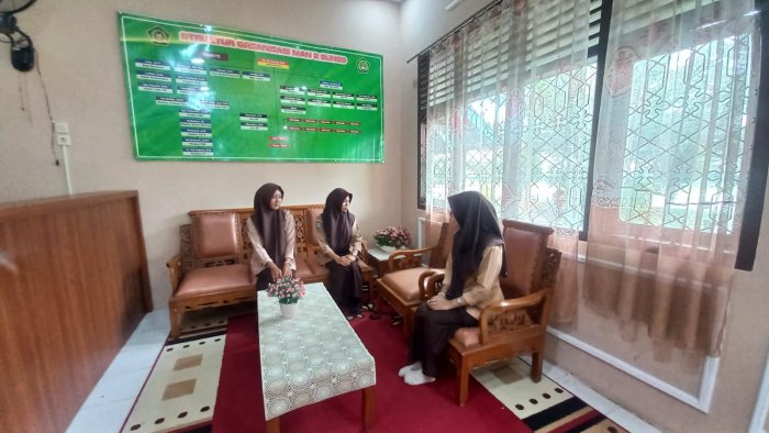 Tiga Siswi MAN 2 Bungo Tunjukkan Semangat Tinggi dalam Simulasi TKA