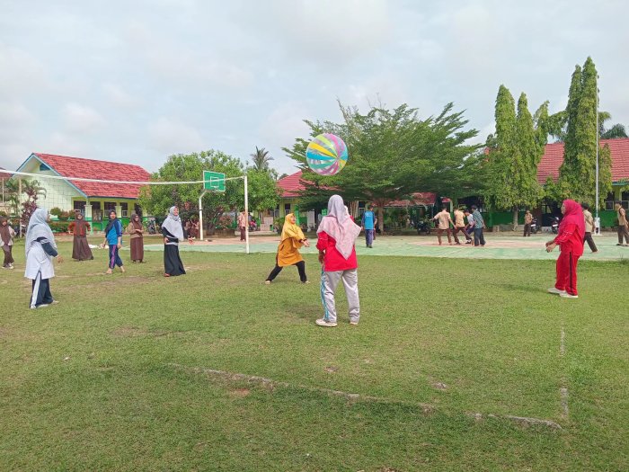 Guru dan Staf MAN 2 Bungo Mulai Berlatih Bola Besar Jelang Lomba HAB Kemenag