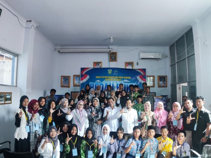 Siswa MAN 2 Bungo Bersama Waka Kesiswaan Ikuti Bedah Buku Koleksi Perpustakaan Daerah Kabupaten Bungo