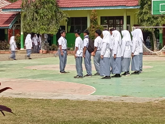 Semangat Tak Kenal Lelah! Siswa Kelas X B MAN 2 Bungo Giat Latihan Baris-Berbaris Jelang Lomba PENSI