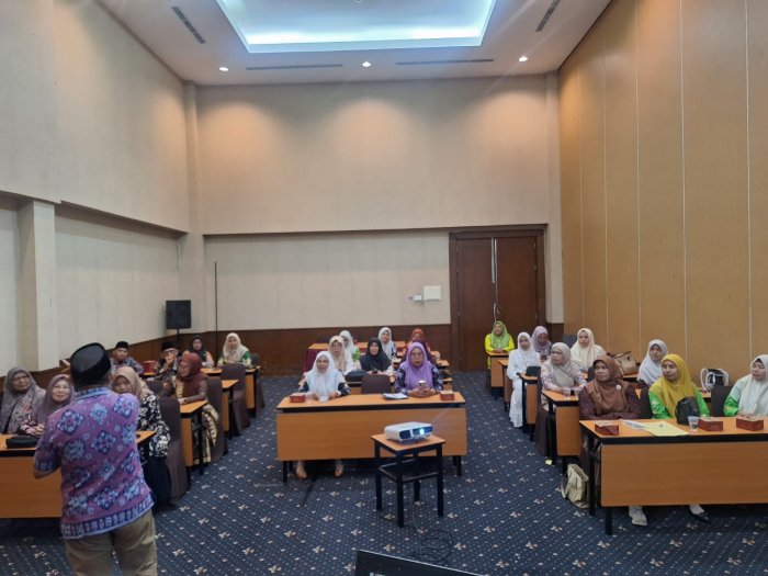 Kepala MAN 2 Bungo Ikut Pembinaan SDM / Pengurus BKMT