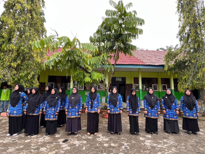 Guru MAN 2 Bungo Kenakan Seragam KORPRI pada Tanggal 17, Wujudkan Kekompakan dan Profesionalisme