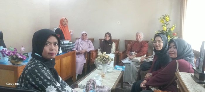 Usai Pemeriksaan Kesehatan, Kepala MAN 2 Bungo Sambut Tim Puskesmas Muara Bungo II dengan Hidangan sebagai Bentuk Apresiasi Usai Pemeriksaan Kesehatan, Kepala MAN 2 Bungo Sambut Tim Puskesmas Muara Bungo II dengan Hidangan sebagai Bentuk Apresiasi