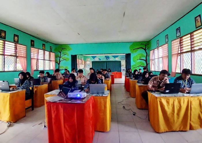 Ujian TKA Hari Kedua Sesi 1 Di MAN 2 Bungo Berjalan Lancar Dan Selesai Tepat Waktu