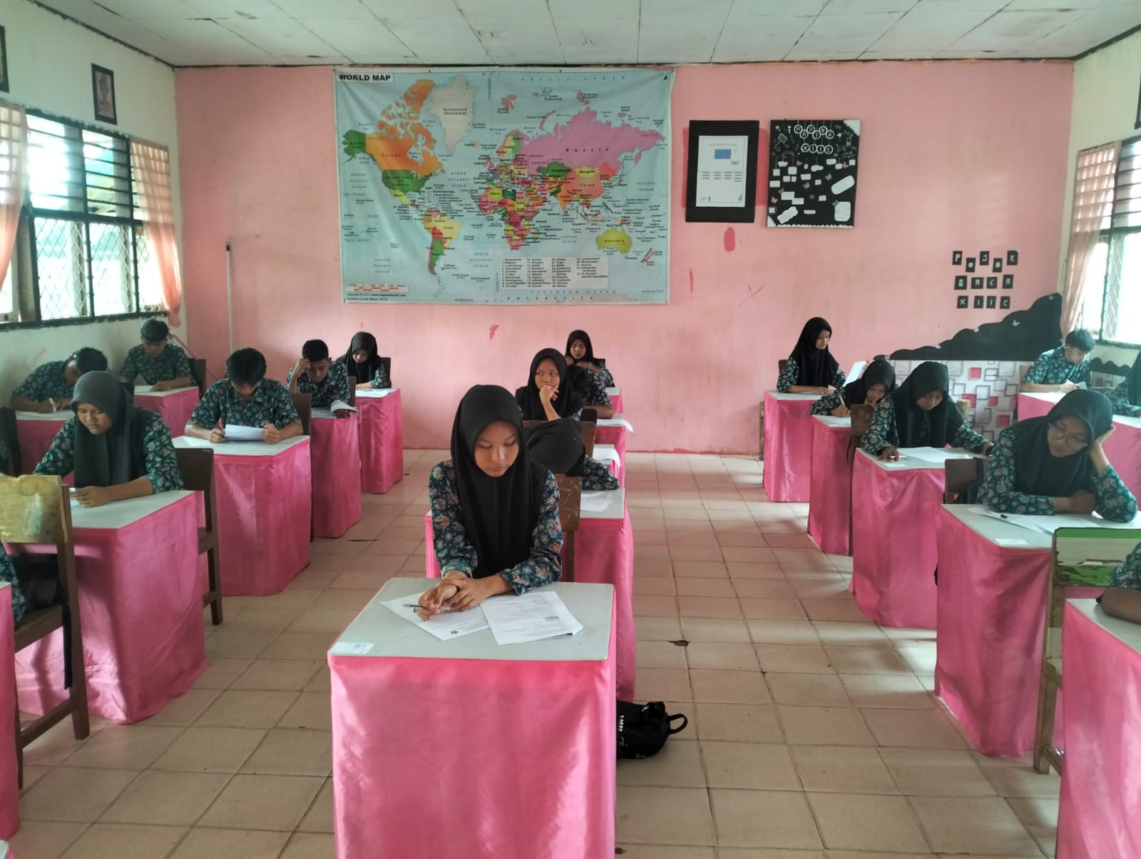 ALHAMDULILLAH, HARI PERTAMA ASAS DI MAN 2 BUNGO TP 2024/2025 BERJALAN LANCAR