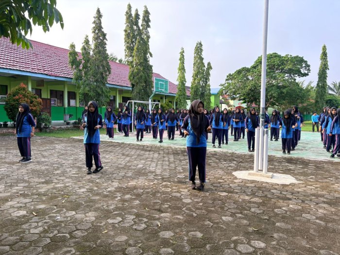 Sabtu Ceria di MAN 2 Bungo: Siswa dan Guru Semangat Ikuti Senam Pagi Bersama