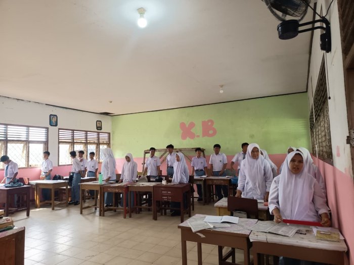 Tepat Pukul 10.00 WIB, Siswa MAN 2 Bungo Khidmat Nyanyikan Lagu Indonesia Raya