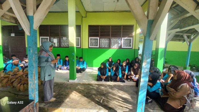 Kepala MAN 2 Bungo dan Waka Kesiswaan Sosialisasikan Bantuan PIP Aspirasi Komisi VIII DPR RI Drs. H. Zulfikar Achmad