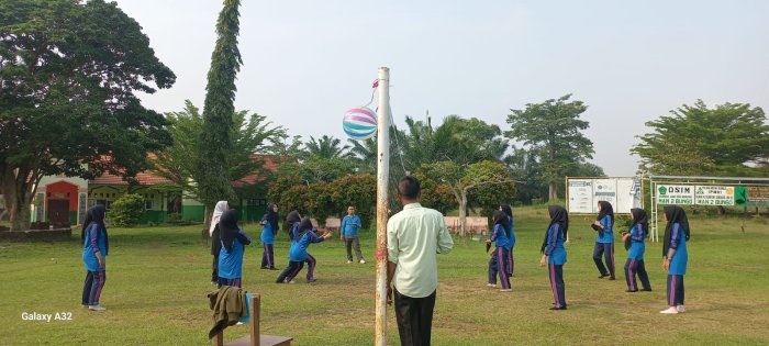 Semarak Hari Kedua Class Meeting, Siswa MAN 2 Bungo Tunjukkan Bakat dan Sportivitas Semarak Hari Kedua Class Meeting, Siswa MAN 2 Bungo Tunjukkan Bakat dan Sportivitas