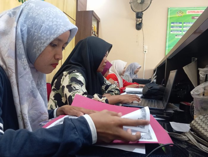 Guru Dan Staf Tu MAN 2 Bungo Melaksanakan Penyusunan SKP Triwulan III