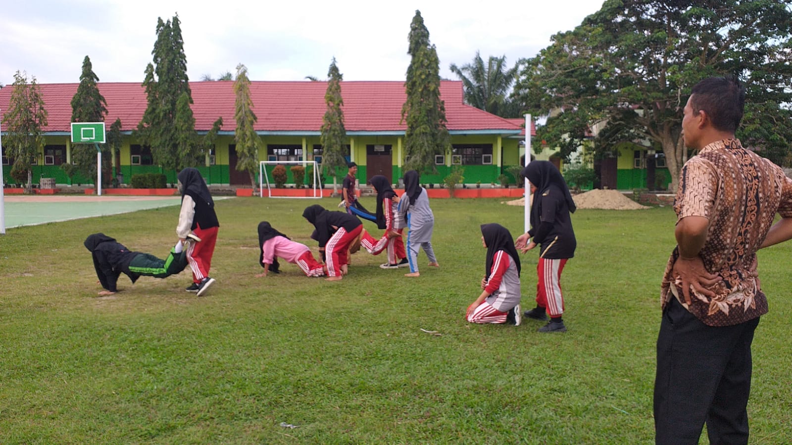 PENTINGNYA KEGIATAN EKSKUL OLAHRAGA MENJADI HAL POSITIF UNTUK SISWA MAN 2 BUNGO