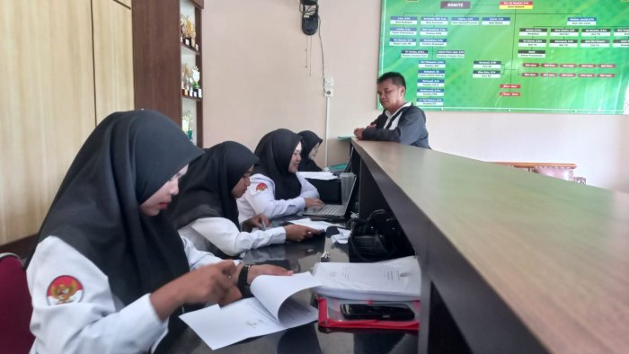 Staf TU MAN 2 Bungo Siap Legalisir Ijazah Praja Khairul Ihsan Alumni untuk Persiapan Tes TNI