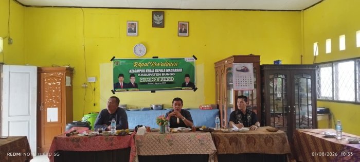 Kepala MAN 2 Bungo Hadiri Rapat Koordinasi Kelompok Kerja Kepala Madrasah Kabupaten Bungo di MIN 3 Bungo Kepala MAN 2 Bungo Hadiri Rapat Koordinasi Kelompok Kerja Kepala Madrasah Kabupaten Bungo di MIN 3 Bungo