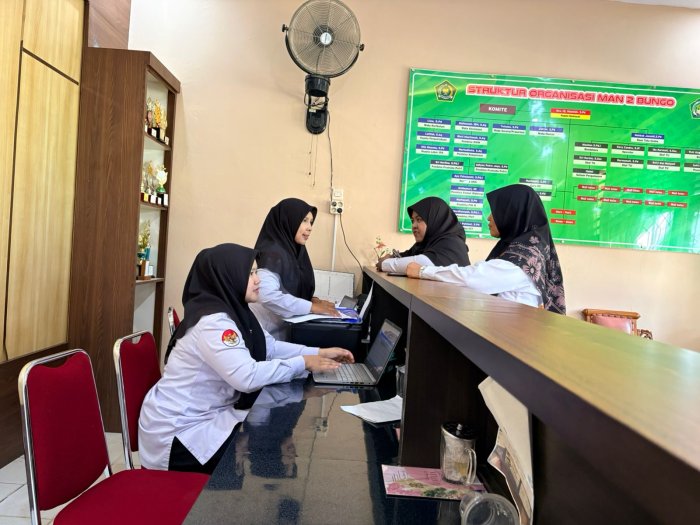 Guru dan Staf TU MAN 2 Bungo Antusias Daftarkan Akun Google Workspace untuk Program Pelatihan AI Gemini Academy