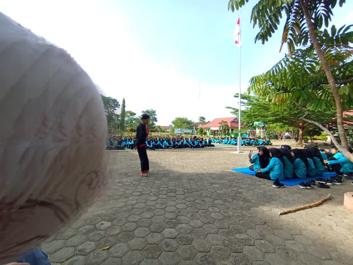 Oktariawan Siswa MAN 2 Bungo Tampil Memukau dengan Pencak Silat dalam Kegiatan Pengembangan Diri