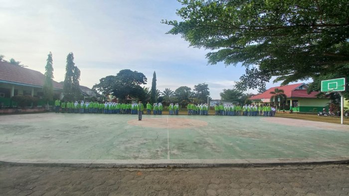 Diko Pratama, Siswa MAN 2 Bungo Tampil Percaya Diri sebagai Pemimpin Upacara