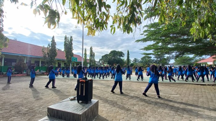 Tingkatkan Kebugaran dan Kekompakan Warga MAN 2 Bungo Lakukan Senam Rutin Sabtu Pagi