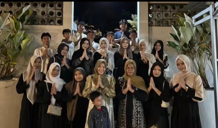 Penuh Kebersamaan, Siswa Kelas XII A MAN 2 Bungo Berbuka Puasa Bersama Wali Kelas