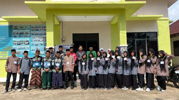 Ibu Binti Mastianah, S.Ag Bertugas Sebagai Pengawas Ujian TKA 2025 di MAS Al Ikhlas Sungai Arang