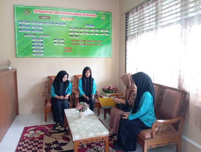 Antusias! Siswa MAN 2 Bungo Cetak Kartu Peserta SNBP dan Konsultasi Pendaftaran KIP Kuliah