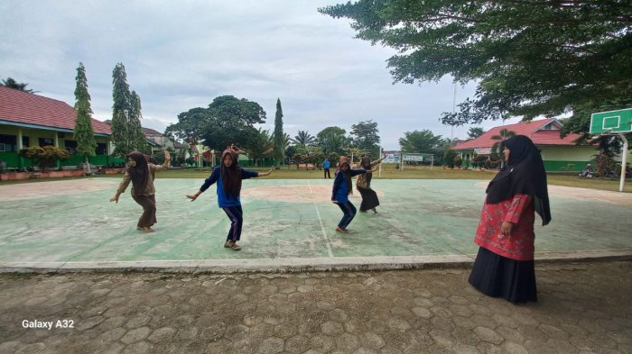 Siswa MAN 2 Bungo Gelar Latihan Tari Serentak untuk Lomba Pensi Antar Kelas