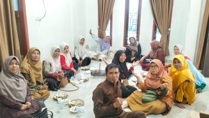 Hadiri Undangan Pernikahan Keponakan Rekan Sejawat, Guru MAN 2 Bungo Bertemu Mantan Kolega dan Jalin Silaturahmi