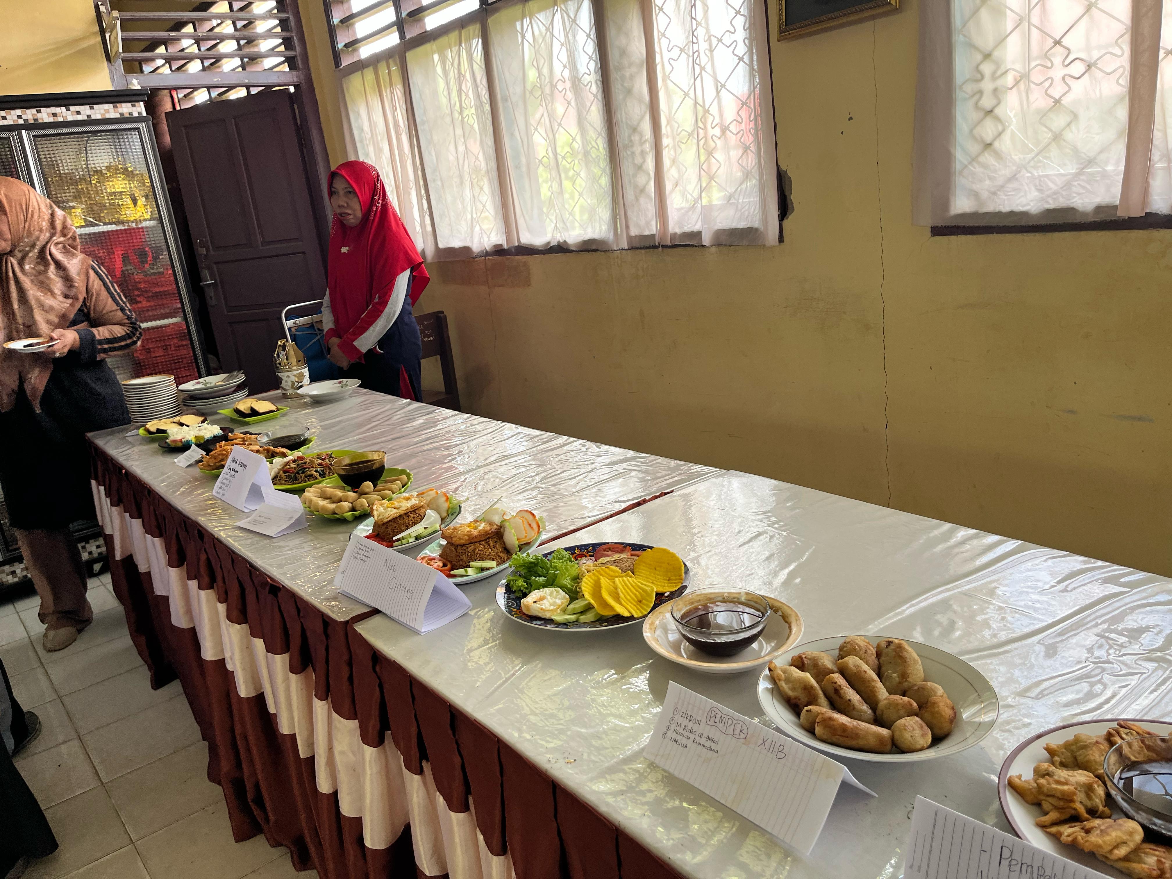 Siswa kelas XII MAN 2 Bungo melaksanakan praktik bioteknologi