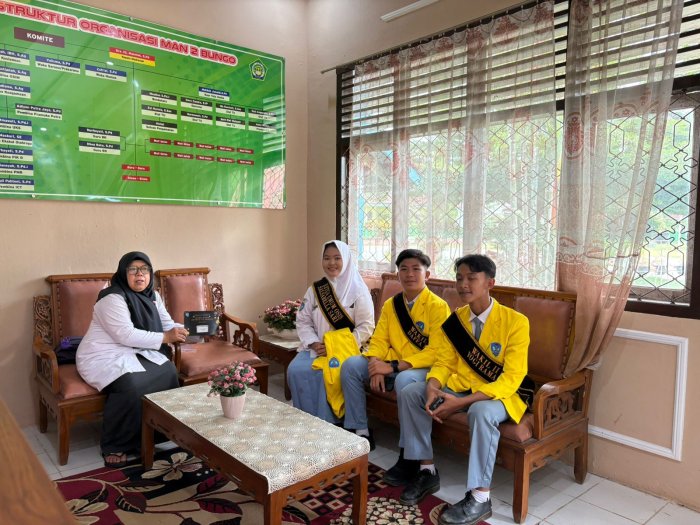 OSIS SMA Negeri 1 Bungo Kunjungi MAN 2 Bungo, Serahkan Undangan HUT Sekolah