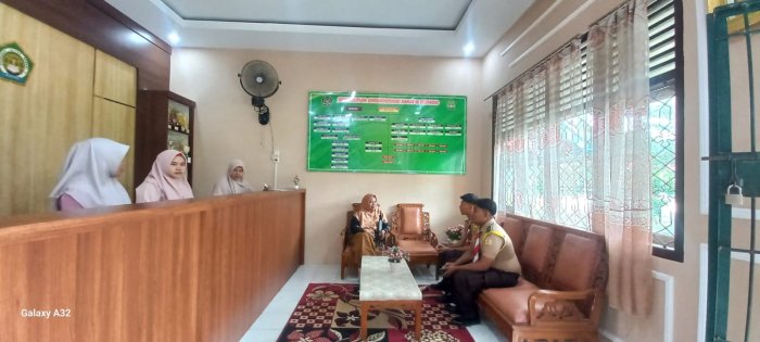 Pangkalan MAN 1 Bungo Serahkan Undangan Pengukuhan Pengurus Baru kepada Kamabigus MAN 2 Bungo