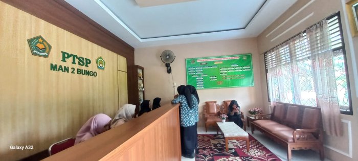 Siswa Kelas XII MAN 2 Bungo  Lakukan Konsultasi SNBP di PTSP