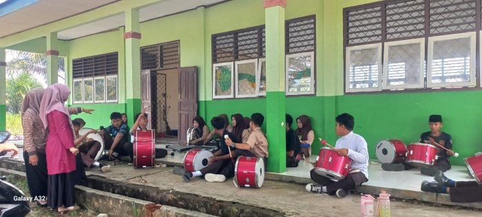 Siswa MAN 2 Bungo Intensif Latihan Drumband Sambut Peringatan HUT Ke-81 Kemerdekaan Republik Indonesia
