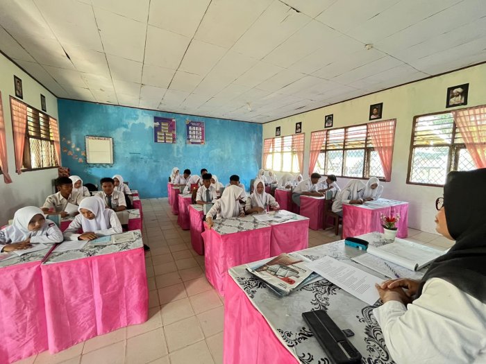 Analisis Mendalam Soal TKA Hari Kedua, Guru Bahasa Indonesia Bimbing Siswa Raih Hasil Terbaik