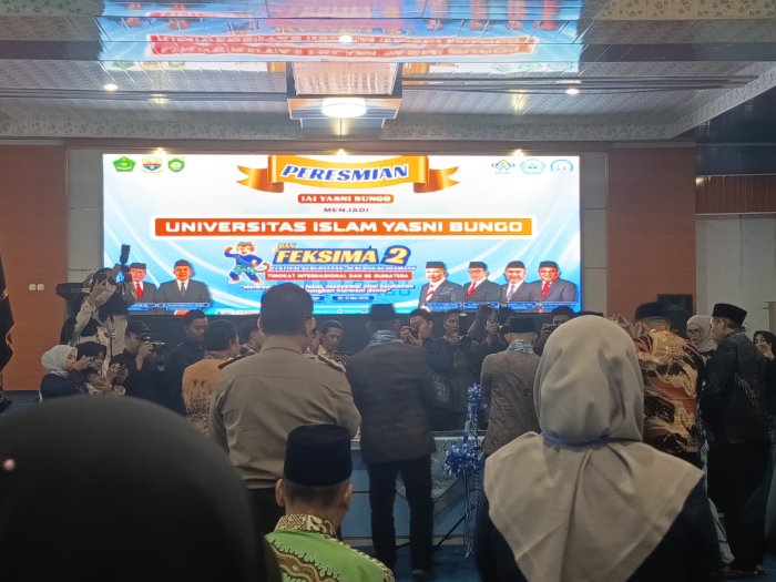 Ibu Dwi Sari Juniwati, S.Pd Hadiri Launching Universitas Islam Yasni Bungo dan Pembukaan FEKSIMA Ke-2