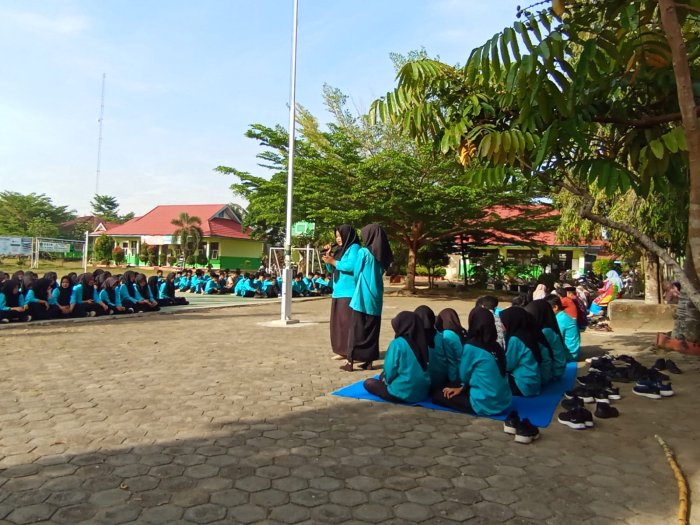 Tampil Percaya Diri! Siswa XI C MAN 2 Bungo Jalankan Tugas Pengembangan Diri dengan Penuh Semangat