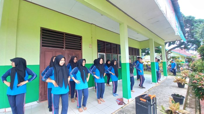 Kelas XII B Tunjukkan Kekompakan! Siswa MAN 2 Bungo Giat Berlatih Tari Jelang Pensi Antar Kelas