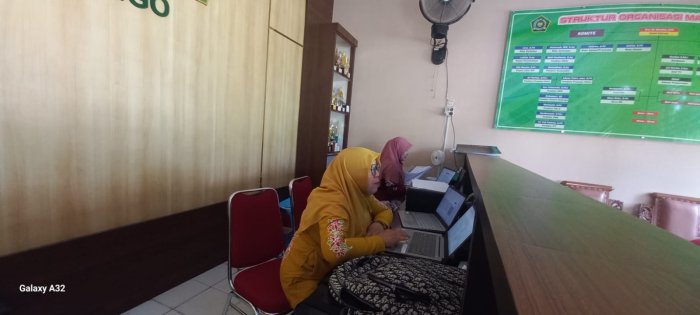 Guru MAN 2 Bungo Laksanakan Pengisian MAGIS pada EMIS GTK untuk Mendukung Validitas Data Pendidik
