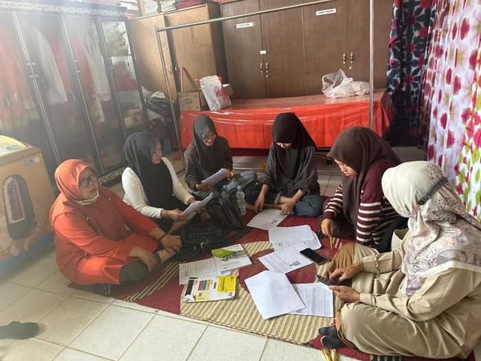 Ibu Maimunah, IBH., S.Ag. Intensif Bimbing Siswa Hadapi OMI 2026 Bidang Ekonomi