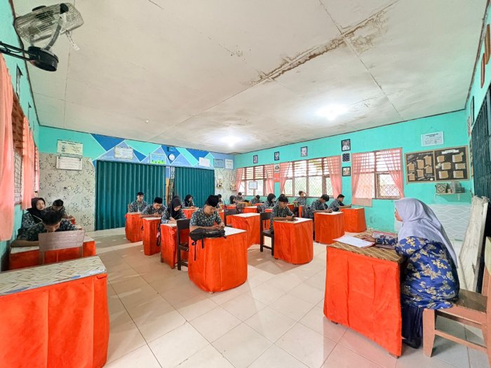 Fokus dan Disiplin, Siswa MAN 2 Bungo Hadapi Hari Ketiga Ujian Madrasah