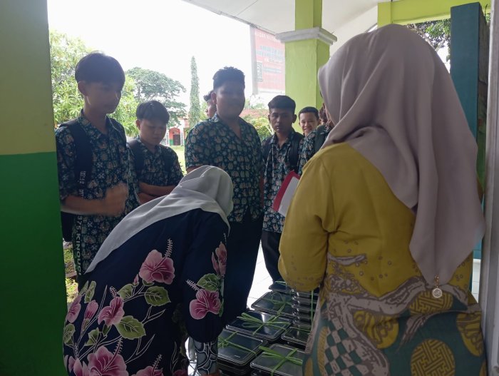 Di Tengah Asesmen Semester Genap, Program Makan Bergizi Gratis di MAN 2 Bungo Tetap Berjalan Lancar