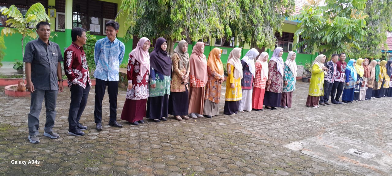 Halal Bihalal Warnai Hari Pertama Sekolah Pasca Libur Lebaran di MAN 2 Bungo