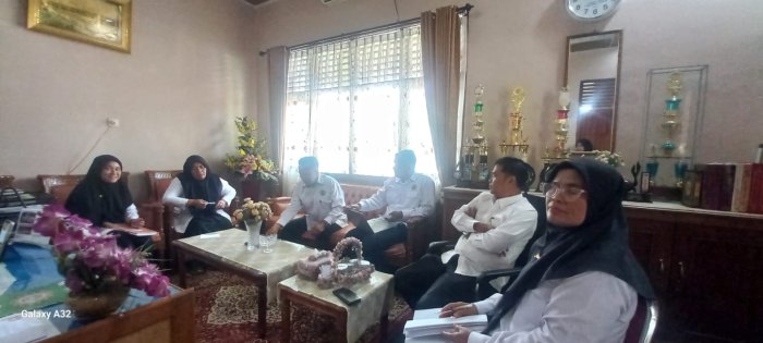 Kepala Madrasah Bersama Kaur TU, Bendahara dan Panitia UM Matangkan Persiapan Ujian Madrasah