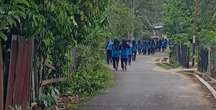 Semangat Pagi! Siswa MAN 2 Bungo Awali Hari dengan Jalan Santai Penuh Keceriaan