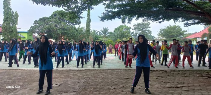 Bangun Semangat dan Kebugaran, MAN 2 Bungo Gelar Senam Rutin Setiap Sabtu Bangun Semangat dan Kebugaran, MAN 2 Bungo Gelar Senam Rutin Setiap Sabtu