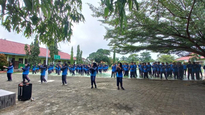 MAN 2 Bungo Gelar Senam Rutin untuk Tingkatkan Kesehatan dan Kebersamaan