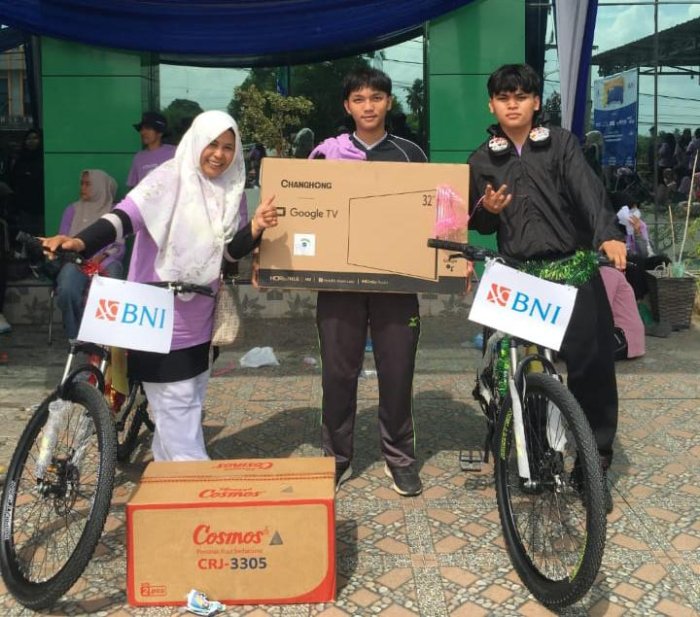Semarak Gebyar Milad ke-4 UMMUBA, Dua Guru MAN 2 Bungo Ikuti Jalan Santai dan Berburu Doorprize Semarak Gebyar Milad ke-4 UMMUBA, Dua Guru MAN 2 Bungo Ikuti Jalan Santai dan Berburu Doorprize