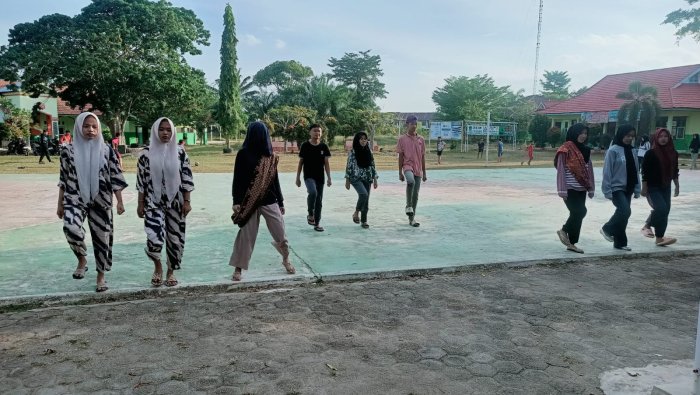 Tim Paskibraka XI D MAN 2 Bungo Mantapkan Latihan untuk Lomba Pensi Antar Kelas