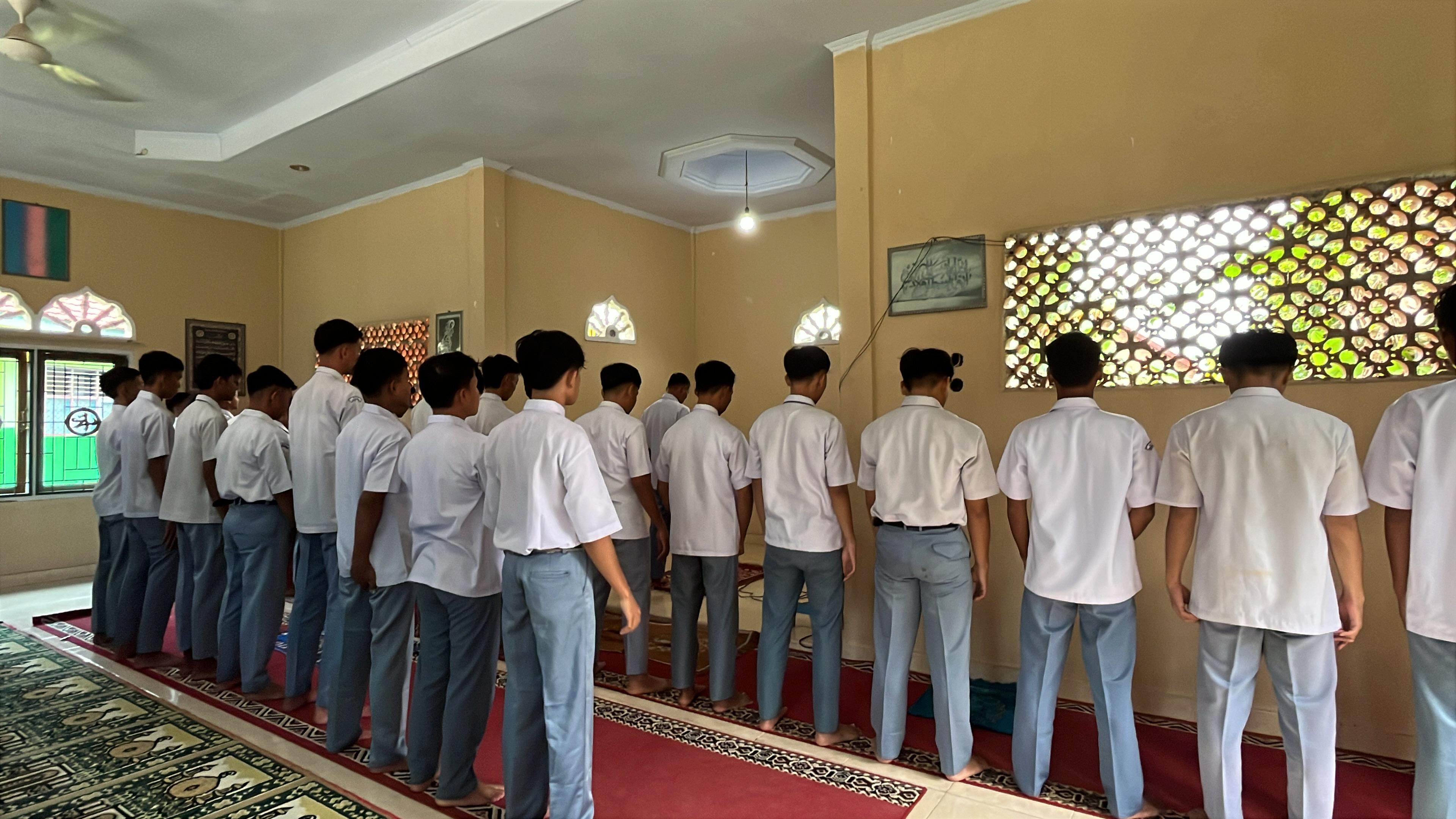 Tanamkan Pembiasaan Positif MAN 2 Bungo Rutinkan Sholat Dhuha di Madrasah