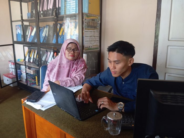 Guru MAN 2 Bungo, Ibu Yulisma, S.Pd dan Bapak Tri Yuli Pahtoni, S.Pd, Kembangkan Soal Digital Melalui Google Form
