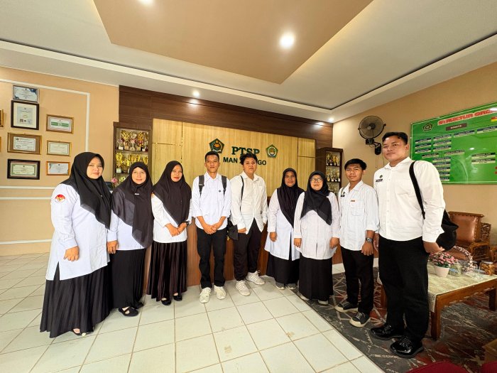 Tim SPPG Talang Pantai Sambangi MAN 2 Bungo, Sosialisasikan Program MBG yang Segera Dimulai