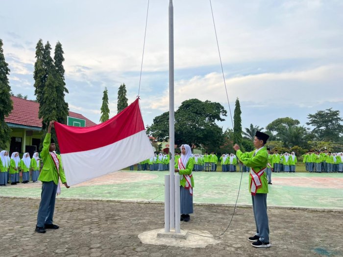 Upacara Senin Pagi di MAN 2 Bungo Tekankan Pentingnya Iman dan Taqwa